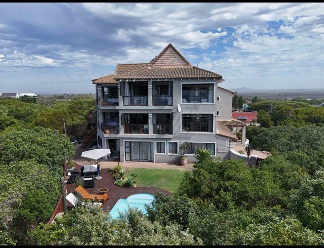 8 BEDROOM HOUSE FOR SALE IN PARADISE BEACH